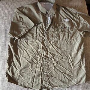 Men’s Columbia Olive Short Sleeve Button-Up PFG Fishing Shirt